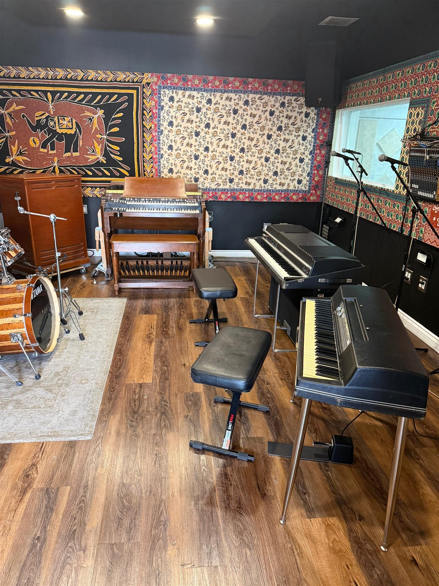 Hammond organ, Rhodes, and Wurlitzer in the Cal Perc LA backline room